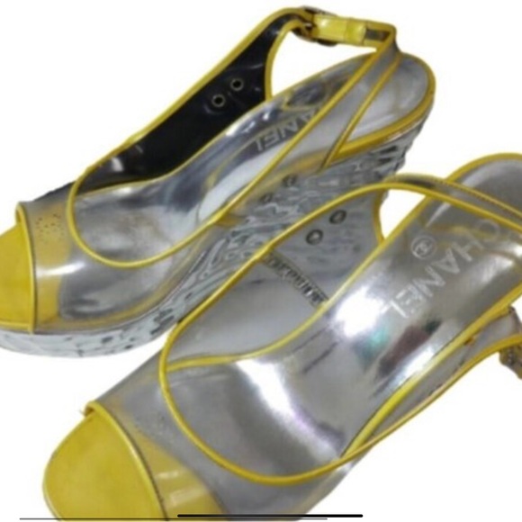 Chanel Enamel Platform Heels Size 38.5 - Picture 4 of 11